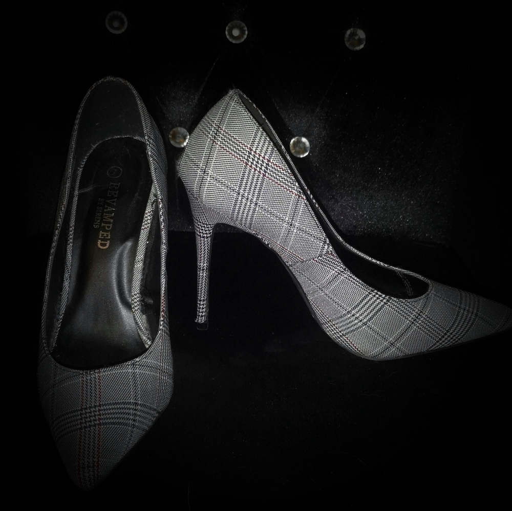 SIRENS Plaid Pattern Pump